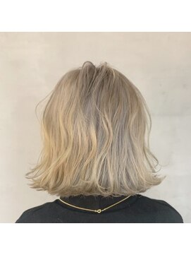 ジーナ(XENA) ミルキーホワイト