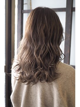 リタへアーズ(RITA Hairs) [RITA Hairs]ハイライトxヌードベージュ☆お客様BackShot