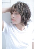 愛されショートパーマ×エアリーミディのホワイトアッシュ
