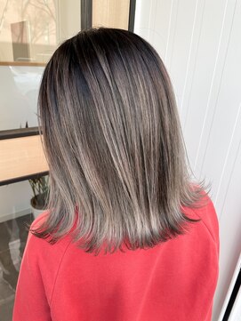 キュー(cue) 【cue】バレイヤージュベースを活かして作るスモーキーベージュ