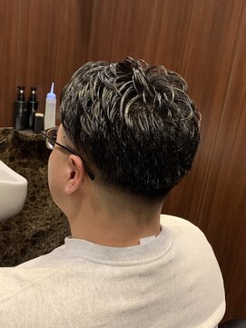 ヒロギンザ 五反田店(HIRO GINZA) センターパートスキンフェード