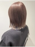 毛利/艶感ピンクミルクティーベージュケアブリーチ前下がりボブ