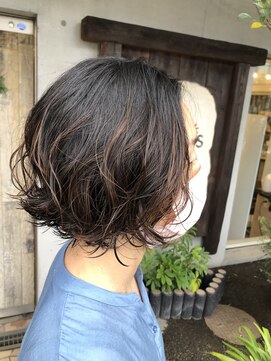 タエビスアリッサム(Taebis Alyssum) ミニボブパーマ/ハイライト/北習志野駅