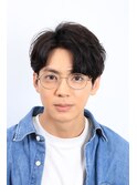 メガネに似合うニュアンスパーマ かきあげヘア 刈り上げマッシュ