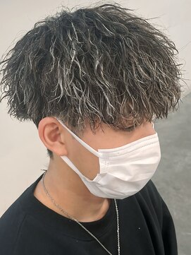 バース バイ ハピネス(BIRTH by happiness) 奈良men'sホワイトメッシュ縦落ちツイストスパイラルパーマ