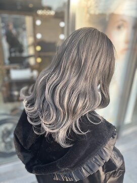 コワファースト 大分(COIFF1RST) ホワイトシルバーカラー