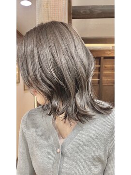 ララ(LALA) レイヤースタイル、ミディアム、ブラウンカラー