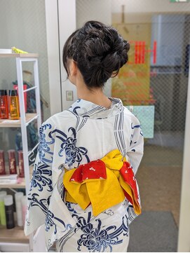 ヒデ美容室 ふんわりお団子アレンジ