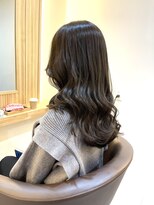 アトレ 南堀江店(attrait)&nbsp;艶感際立つダークブラウン×ゆる巻きスタイル