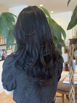 ゼウス(Zeus.) 海外ヘアーハッシュカットレイヤーカットハイライトカラー