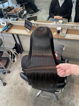 ジーナ 池袋(Zina) 巻かずに目を引く艶髪へ