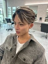 メンズサロン キング 高槻店(Men’s salon K!ng) フェザーショートアップバングセンターパートメンズハイライト