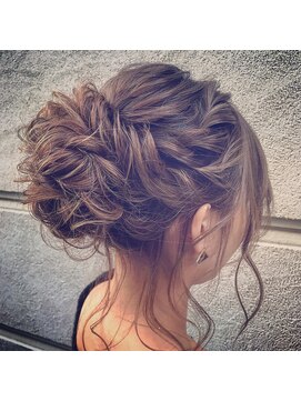 ヘアメイクアート(Hair make Art) 高めアップスタイル☆お団子／ルーズスタイル/後毛