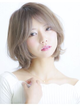デイズ(days) 色素薄めアッシュグレー☆前下がりショートボブ