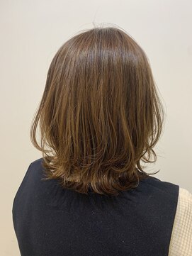 アドラーブル 松崎店(adorable) 大人外ハネレイヤーボブ 切りっぱなし くびれ 透明感 ベージュ