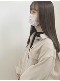 色濃く透けるアッシュグレーロング