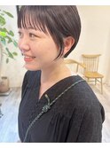 丸みシルエット◎ナチュラル黒髪フェザーショート奥行きショート