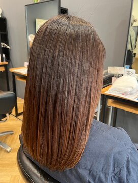 アルター(aL ter) ［黒髪/グレーベージュ/レイヤーロング/前髪パーマ］