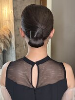 【徳岡】タイトシニヨン　モードヘア　ロングアレンジ