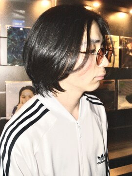 ココ 原宿(KOKO) レイヤーウルフ刈り上げセンターパートニュアンスパーマ毛流れ