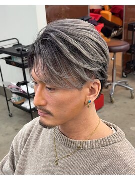 テンバイリップスヘアー(TEN by LIPPS hair) 大人かっこいいホワイトシルバーバレイヤージュセンターパート