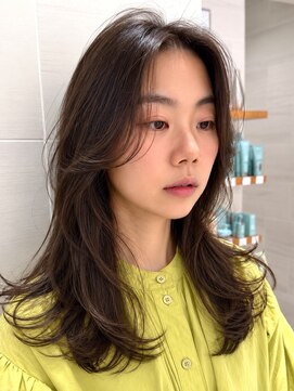 ピークアブー アヴェダ ギンザシックス(PEEK-A-BOO AVEDA GINZASIX) ミディアムレイヤーバタフライカットハッシュカットダークグレー
