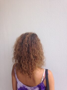 ラジィ(L'Asie) ☆スタイリング楽チン♪　かわいい強めにスパイラルパーマ