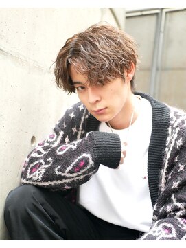 イーラ(era) センターパートパーマ/メンズ/刈り上げ/眉毛/ツイスト