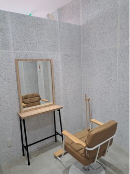 チャプター(chapter)の写真/施術スペースは完全個室☆コンクリート調の落ち着いた雰囲気が◎ゆったりとした店内でおくつろぎ下さい☆