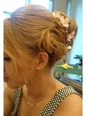 オシャレに可愛くなふんわりアップスタイル☆