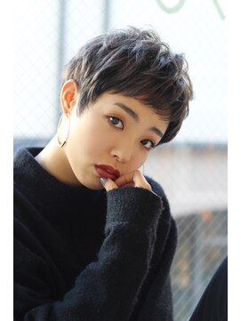 ノーヴェ(Nove) セシルカット風マッシュショート×プラチナグレー