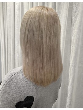 ミラレスカ 栄(MIRA RESCA) ホワイトベージュカラー