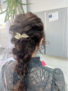 ノトスヘアー(Notos hair) 編み下ろしヘアアレンジ