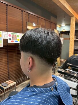 スタンドバーバー 柏(STAND BARBER) MEN’S HAIR/サーフカール/刈り上げセンターパート/柏