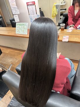  スーパーロングを最高峰のツヤへ。髪質改善ストレート