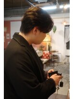 エディ(Edy)&nbsp;センターパートカルマヘア韓国ヘアメンズ眉毛カット外国人風岡山