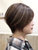 フルブルーム 東林間(fullbloom)&nbsp;くびれショート白髪ぼかしハイライト流しバングミントカラー