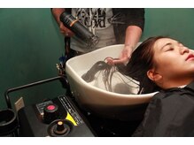 シャンプーする全てのお客様に極上トリートメント＋たっぷり潤いスチーム