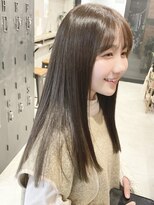 イル(ill)&nbsp;カーキアッシュ　マットベージュ　透明感