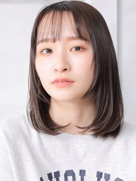 クラッチ 博多(CLUTCH) 大人可愛い小顔美髪ツヤ髪ふんわりカール薄めバングA3