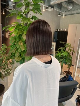 テュケー(TYCHE) ラインボブ&ダークグレージュ