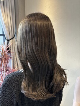 リベラル(liberal) 透明感くすみベージュ 小顔レイヤー 韓国風巻き【20代/30代】