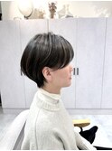 黒髪耳掛けショートマッシュ