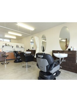 気軽に通えるアットホームな雰囲気が魅力のサロン♪美容室が苦手な方にもオススメ！お気軽にお越しください