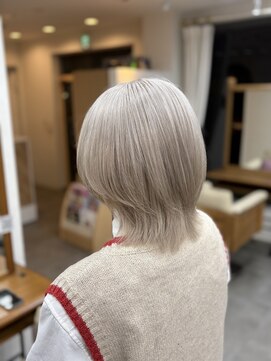 リングバイモアムー(Ring by Moremuu) ホワイトカラー ブリーチ