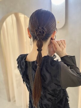 キュア(CURE) タイトポニーアレンジ