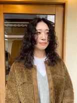 カフネ ジュントス ヨロ(Cafune' juntos YOLO) セミロングスパイラルパーマ