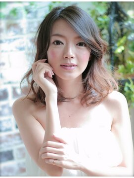 グラスヘアリオン(Grous hair lion) 【Grous Hair lion　御茶ノ水】大人かわいいフェミニンパーマ☆