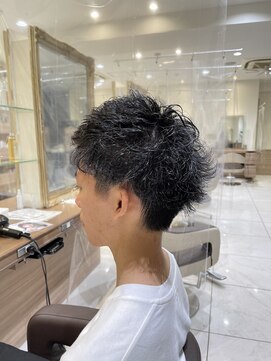 アッシュ 中山店(Ash) ランダムパーマツーブロックショート