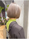 ホワイトブロンドミルクティーベージュボブ金髪ブリーチ